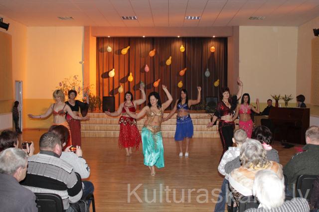 Talantu diena 2012 - vēderdeju grupa